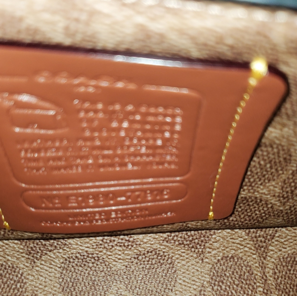 ❌SOLD❌ Coach 1941 Souvenir Pins Dinky 77916 - Picture 5 of 12